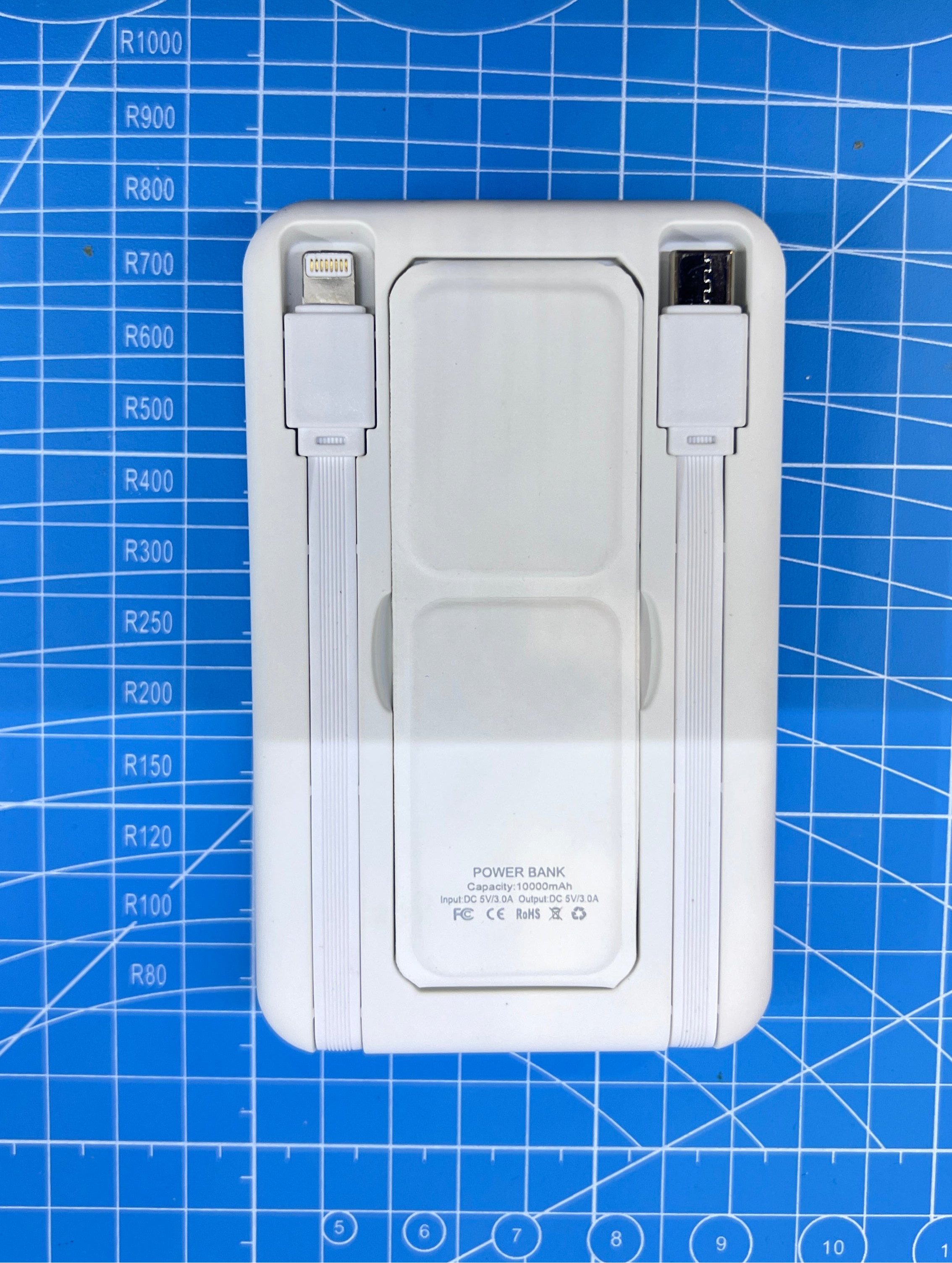 Magsafe Powerbank w/ 2 cables, kickstand, LED display